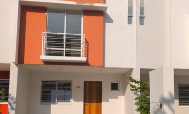 CASA EN VENTA JARDINES DE LA PAZ 3 RECAMARAS C BAÑO COMPLETO Y VESITDOR