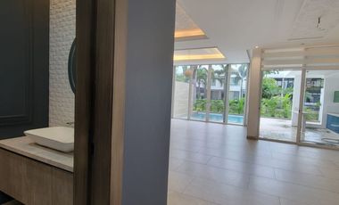 En alquiler lujosa y moderna casa al lago en Isla del Rio, Isla Mocoli, Samborondon