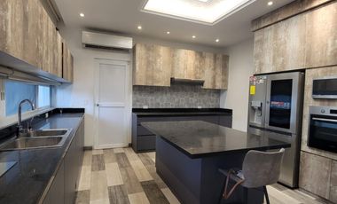 En alquiler lujosa y moderna casa al lago en Isla del Rio, Isla Mocoli, Samborondon