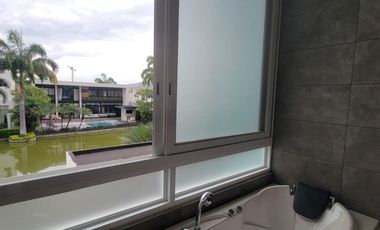 En alquiler lujosa y moderna casa al lago en Isla del Rio, Isla Mocoli, Samborondon