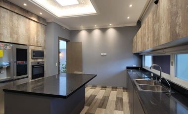 En alquiler lujosa y moderna casa al lago en Isla del Rio, Isla Mocoli, Samborondon