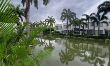En alquiler lujosa y moderna casa al lago en Isla del Rio, Isla Mocoli, Samborondon