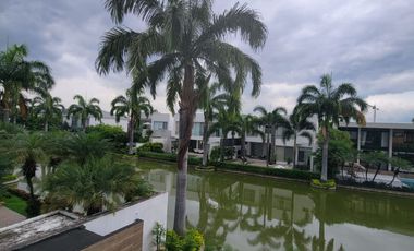 En alquiler lujosa y moderna casa al lago en Isla del Rio, Isla Mocoli, Samborondon