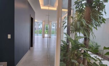 En alquiler lujosa y moderna casa al lago en Isla del Rio, Isla Mocoli, Samborondon