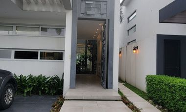 En alquiler lujosa y moderna casa al lago en Isla del Rio, Isla Mocoli, Samborondon