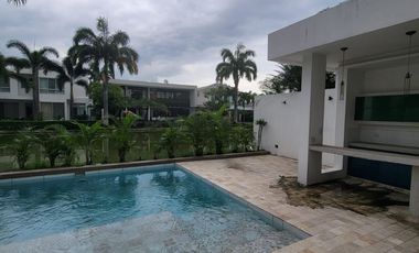 En alquiler lujosa y moderna casa al lago en Isla del Rio, Isla Mocoli, Samborondon