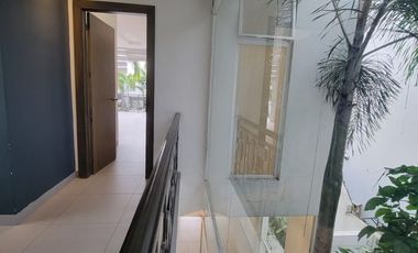 En alquiler lujosa y moderna casa al lago en Isla del Rio, Isla Mocoli, Samborondon