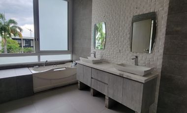 En alquiler lujosa y moderna casa al lago en Isla del Rio, Isla Mocoli, Samborondon