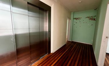 Casa comercial de arriendo sector la mariscal para empresa