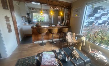 SE VENDE EXCLUSIVA CASA DE 2 PISOS CON PISCINA Y QUINCHO.  SECTOR EL FARO EN PUERTO VARAS