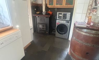 SE VENDE EXCLUSIVA CASA DE 2 PISOS CON PISCINA Y QUINCHO.  SECTOR EL FARO EN PUERTO VARAS