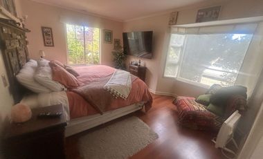 SE VENDE EXCLUSIVA CASA DE 2 PISOS CON PISCINA Y QUINCHO.  SECTOR EL FARO EN PUERTO VARAS