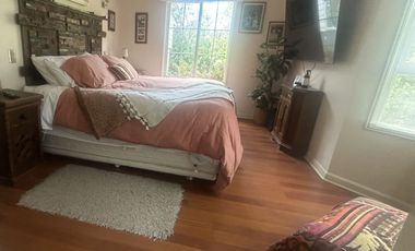 SE VENDE EXCLUSIVA CASA DE 2 PISOS CON PISCINA Y QUINCHO.  SECTOR EL FARO EN PUERTO VARAS