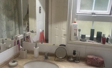 SE VENDE EXCLUSIVA CASA DE 2 PISOS CON PISCINA Y QUINCHO.  SECTOR EL FARO EN PUERTO VARAS