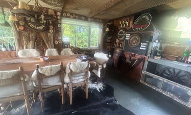 SE VENDE EXCLUSIVA CASA DE 2 PISOS CON PISCINA Y QUINCHO.  SECTOR EL FARO EN PUERTO VARAS