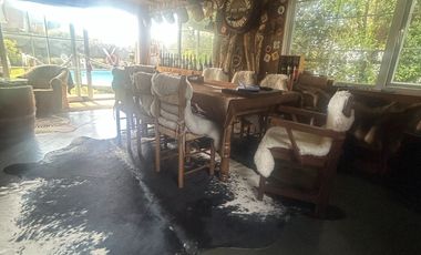 SE VENDE EXCLUSIVA CASA DE 2 PISOS CON PISCINA Y QUINCHO.  SECTOR EL FARO EN PUERTO VARAS