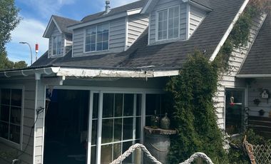 SE VENDE EXCLUSIVA CASA DE 2 PISOS CON PISCINA Y QUINCHO.  SECTOR EL FARO EN PUERTO VARAS