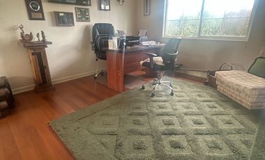 SE VENDE EXCLUSIVA CASA DE 2 PISOS CON PISCINA Y QUINCHO.  SECTOR EL FARO EN PUERTO VARAS