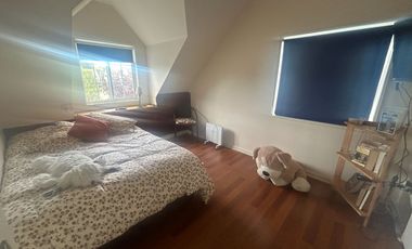 SE VENDE EXCLUSIVA CASA DE 2 PISOS CON PISCINA Y QUINCHO.  SECTOR EL FARO EN PUERTO VARAS