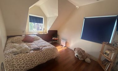 SE VENDE EXCLUSIVA CASA DE 2 PISOS CON PISCINA Y QUINCHO.  SECTOR EL FARO EN PUERTO VARAS