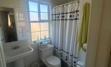 SE VENDE EXCLUSIVA CASA DE 2 PISOS CON PISCINA Y QUINCHO.  SECTOR EL FARO EN PUERTO VARAS