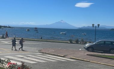 SE VENDE EXCLUSIVA CASA DE 2 PISOS CON PISCINA Y QUINCHO.  SECTOR EL FARO EN PUERTO VARAS