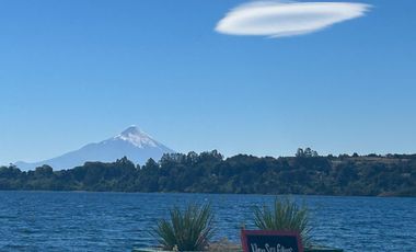 SE VENDE EXCLUSIVA CASA DE 2 PISOS CON PISCINA Y QUINCHO.  SECTOR EL FARO EN PUERTO VARAS