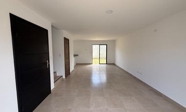 vendo casa de tres dormitorios en urbanización los prados