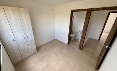 vendo casa de tres dormitorios en urbanización los prados
