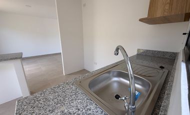 vendo casa de tres dormitorios en urbanización los prados