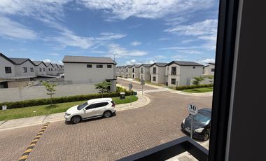 vendo casa de tres dormitorios en urbanización los prados