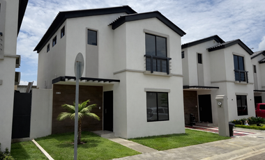 vendo casa de tres dormitorios en urbanización los prados