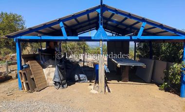 Leon Propiedades vende parcela con casa en condominio La Aurora, Curacaví.