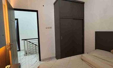 Rumah 2 Lantai Siap Huni 10 menit tol cibubur cisalak dan Lrt Harjamukti