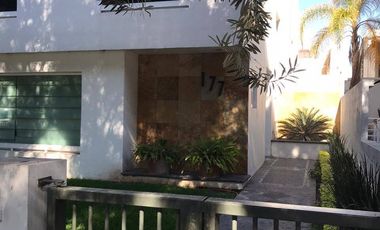 Amplia casa en venta en San Antonio de Ayala