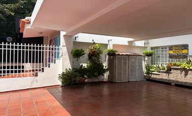 CASA EXCELENTE UBICACION