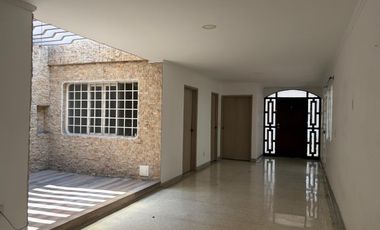 CASA EXCELENTE UBICACION