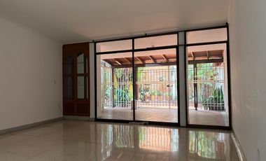 CASA EXCELENTE UBICACION