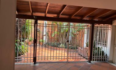 CASA EXCELENTE UBICACION