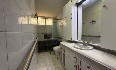 CASA EXCELENTE UBICACION