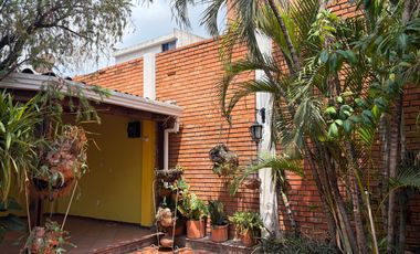 CASA EXCELENTE UBICACION