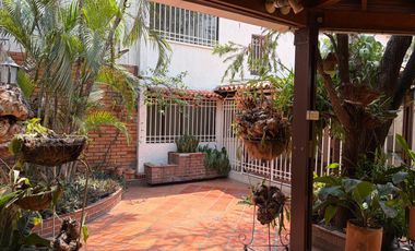 CASA EXCELENTE UBICACION