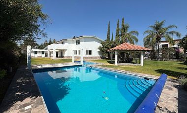 Renta casa amueblada con alberca y jardín. El Cristo Country Club, Atlixco, Puebla