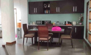 Rumah Besar Hadap Taman luas Di Kemang Pratama