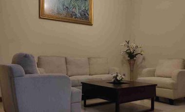 Rumah Besar Hadap Taman luas Di Kemang Pratama