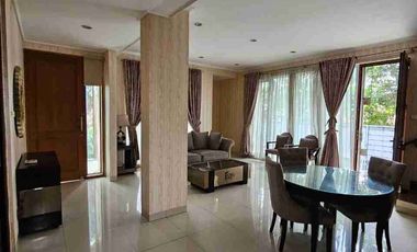 DIJUAL & DISEWAKAN RUMAH BAGUS (Siap Huni/ Furnished) KEMANG UTARA JAKARTA SELATAN. 

bangunan 3 lantai
Lt.126 m²
Lb.254 m²
Listrik 7,700
Bedrooms 3+2
Bathrooms 3+1
Garasi 2 mobil
Dapur kotor dan bersih
Private Swimming Pool
bebas banjir 

Jual: 5.2 Milyar Nego (SHM)
Sewa: 260jt/th