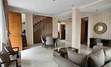 DIJUAL & DISEWAKAN RUMAH BAGUS (Siap Huni/ Furnished) KEMANG UTARA JAKARTA SELATAN. 

bangunan 3 lantai
Lt.126 m²
Lb.254 m²
Listrik 7,700
Bedrooms 3+2
Bathrooms 3+1
Garasi 2 mobil
Dapur kotor dan bersih
Private Swimming Pool
bebas banjir 

Jual: 5.2 Milyar Nego (SHM)
Sewa: 260jt/th