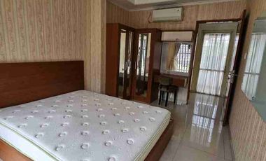 DIJUAL & DISEWAKAN RUMAH BAGUS (Siap Huni/ Furnished) KEMANG UTARA JAKARTA SELATAN. 

bangunan 3 lantai
Lt.126 m²
Lb.254 m²
Listrik 7,700
Bedrooms 3+2
Bathrooms 3+1
Garasi 2 mobil
Dapur kotor dan bersih
Private Swimming Pool
bebas banjir 

Jual: 5.2 Milyar Nego (SHM)
Sewa: 260jt/th