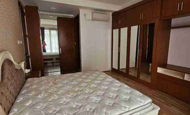 DIJUAL & DISEWAKAN RUMAH BAGUS (Siap Huni/ Furnished) KEMANG UTARA JAKARTA SELATAN. 

bangunan 3 lantai
Lt.126 m²
Lb.254 m²
Listrik 7,700
Bedrooms 3+2
Bathrooms 3+1
Garasi 2 mobil
Dapur kotor dan bersih
Private Swimming Pool
bebas banjir 

Jual: 5.2 Milyar Nego (SHM)
Sewa: 260jt/th