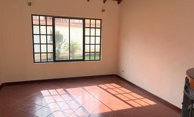 Elegante villa en venta con 546m2T sector Ordóñez Lasso Cuenca Ec.